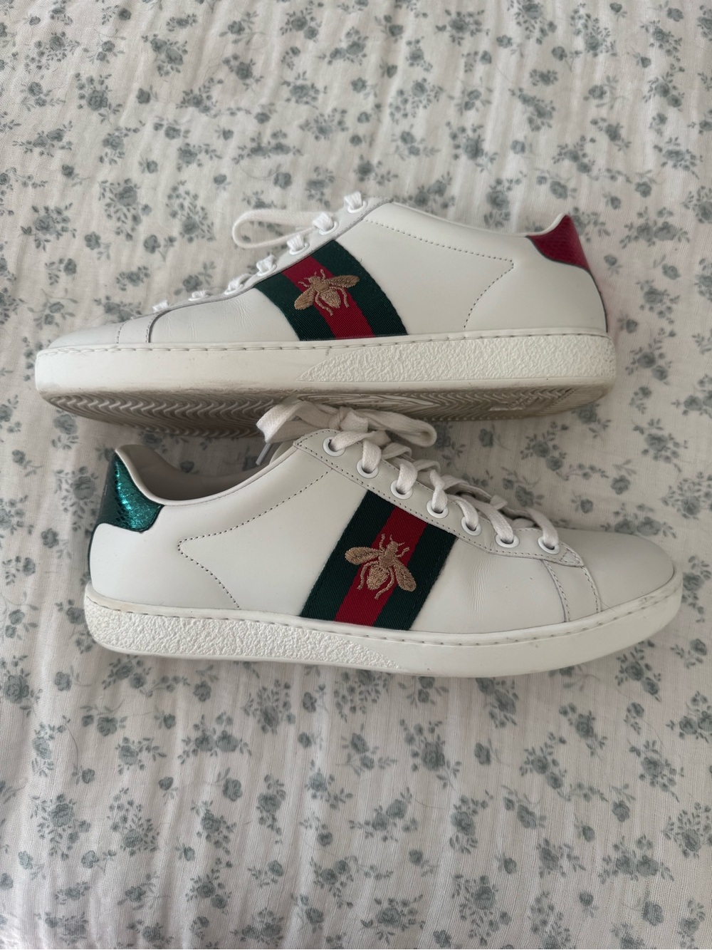 Authentic Gucci White Leather Women's Sneaker with Green & Red Stripe